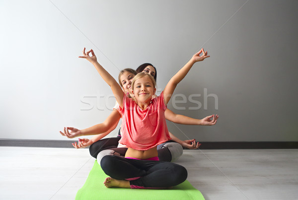 Jeune femme enfants yoga famille sport [[stock_photo]] © dashapetrenko