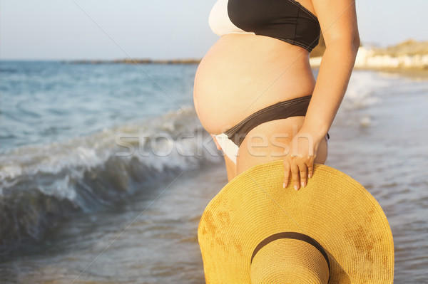 Foto stock: Jóvenes · mujer · embarazada · verano · playa · puesta · de · sol · agua