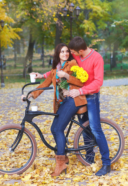 商业照片: 快乐 · 情侣 · 自行车 · 秋天 · 公园