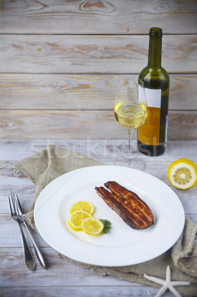 Foto stock: Salmão · bife · grelhado · limão · vinho · branco · peixe