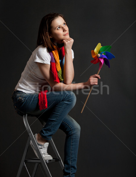 Fericit bruneta fată jucărie turbine eoliene Imagine de stoc © dashapetrenko