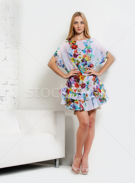 [[stock_photo]]: Portrait · belle · fille · robe · roses