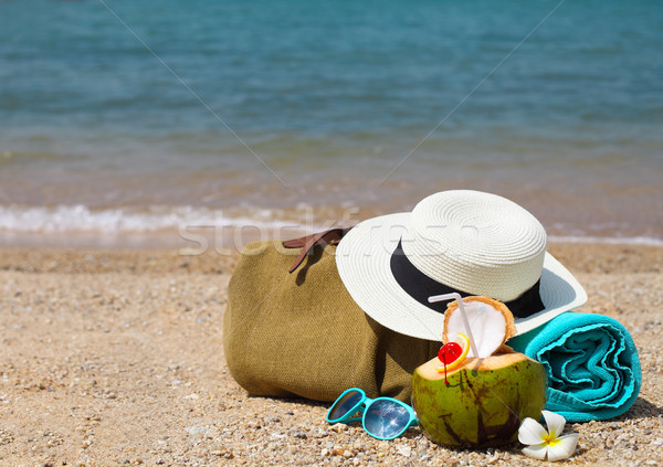 Chapeau de paille lunettes de soleil serviette de plage coco cocktail [[stock_photo]] © dashapetrenko