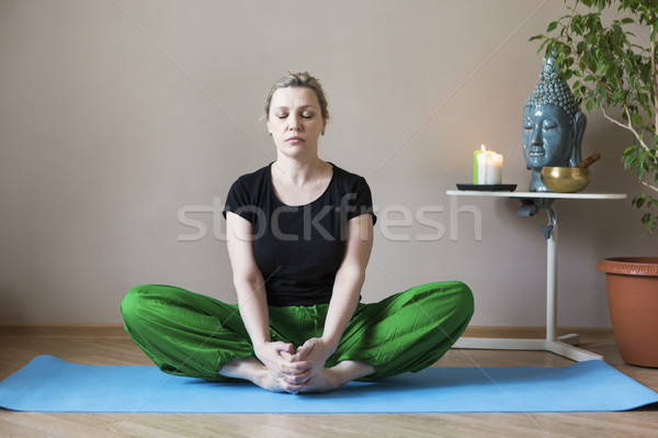 Foto stock: Yoga · mujer · madura · nina