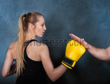 Stockfoto: Portret · meisje · Geel · bokshandschoenen