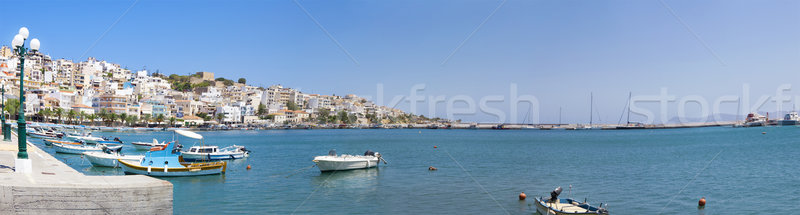 Mare bărci promenada marea mediterana oraş Grecia Imagine de stoc © dashapetrenko