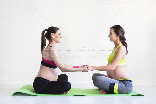 Foto d'archivio: Due · giovani · incinta · donne · fitness · donna