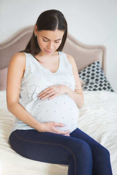 Stockfoto: Zwangere · vrouw · binnenshuis · vergadering · bed · baby · moeder