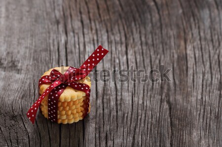 Bolinhos decorado escuro vermelho fita Foto stock © dashapetrenko