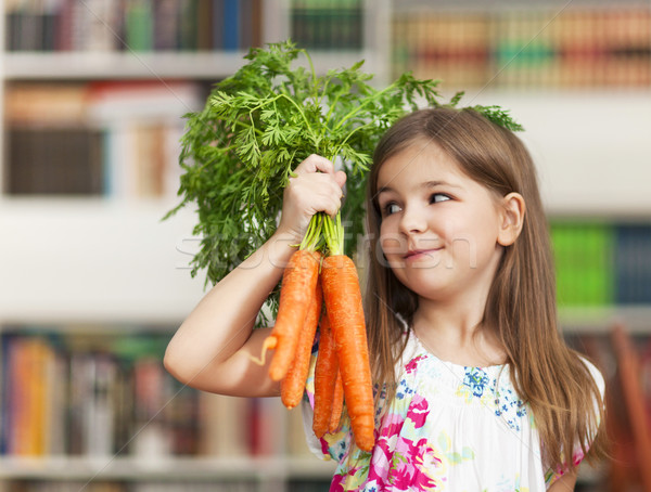 Wenig lächelnd Mädchen Haufen Karotten Stock foto © dashapetrenko