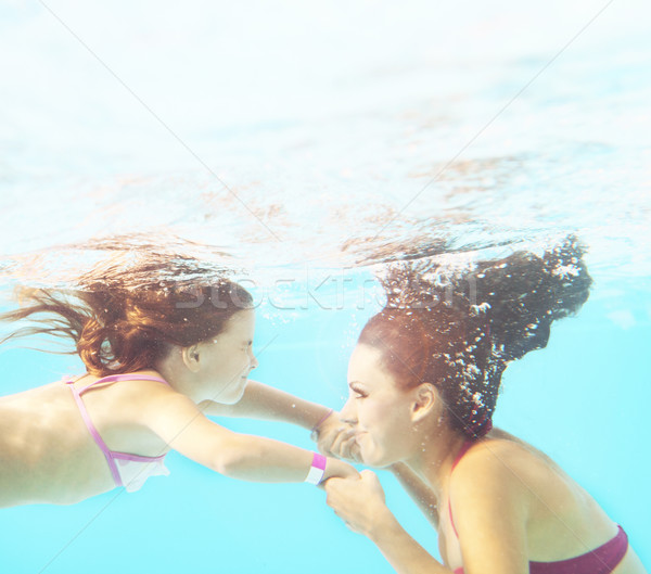 Foto stock: Feliz · sorridente · família · subaquático · piscina · mãe