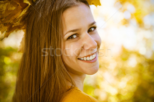 [[stock_photo]]: Portrait · belle · adolescente · automne · parc