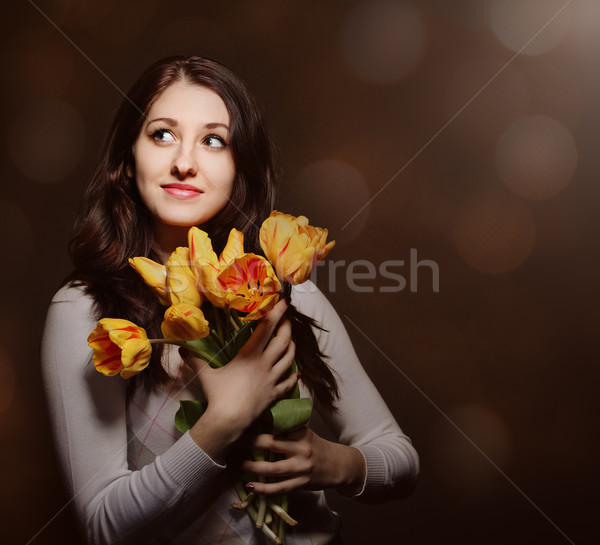 ストックフォト: 幸せ · ブルネット · 女性 · チューリップ · 花束 · オレンジ
