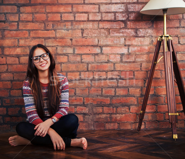 Portret piękna cute teen girl posiedzenia Zdjęcia stock © dashapetrenko