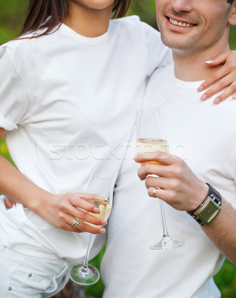 Foto stock: Feliz · sorridente · casal · potável · champanhe · piquenique