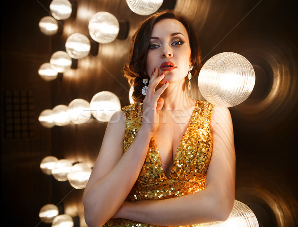 Superstar vrouw gouden jurk Stockfoto © dashapetrenko