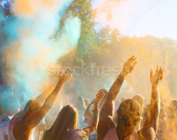 Kolor festiwalu ludzi trzymając się za ręce w górę wraz Zdjęcia stock © dashapetrenko