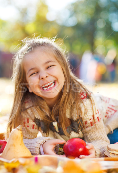 [[stock_photo]]: Adorable · petite · fille · beauté · parc · pomme