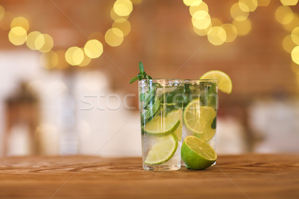 Doua cocktail ochelari bar contracara Imagine de stoc © dashapetrenko
