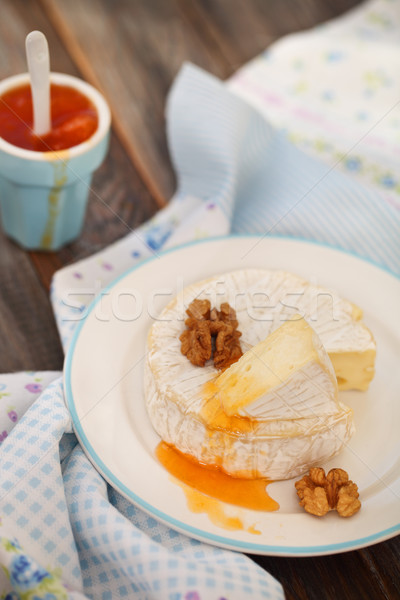 奶酪 堅果 果醬 木桌 食品 組 商業照片 © dashapetrenko