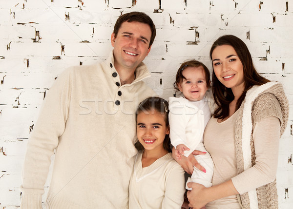 Retrato feliz sonriendo familia blanco Foto stock © dashapetrenko