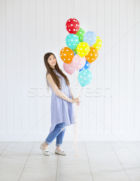快樂 年輕 十幾歲的女孩 氦 空氣 氣球 商業照片 © dashapetrenko