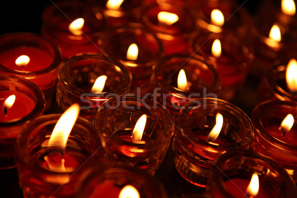 Illuminazione pregando candele tempio buio fuoco Foto d'archivio © dashapetrenko