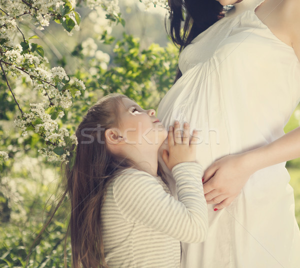 Glücklich schwanger Mutter wenig Tochter Frühling Stock foto © dashapetrenko