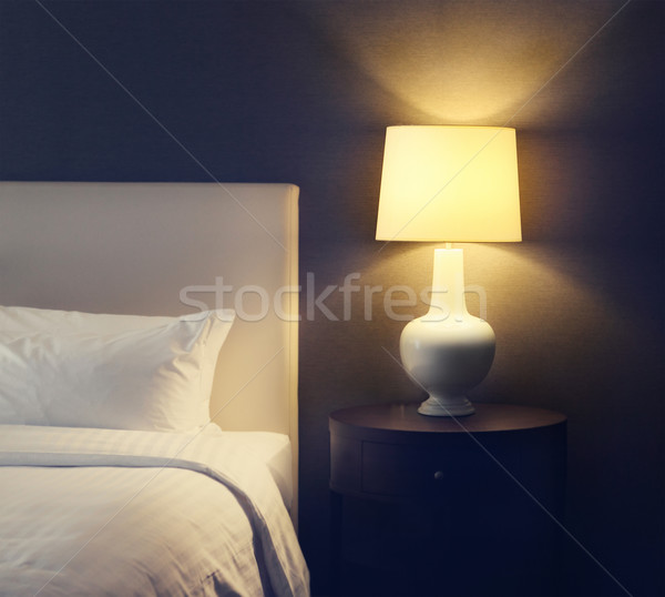 Foto stock: Hotel · quarto · lâmpada · cama · espaço · texto