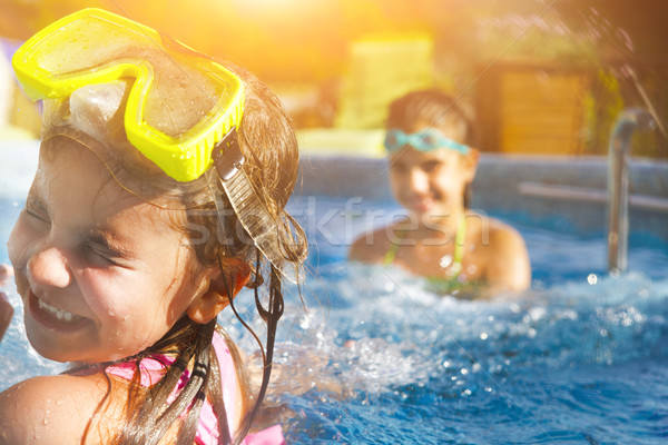 Foto stock: Ninos · jugando · piscina · dos · niñas