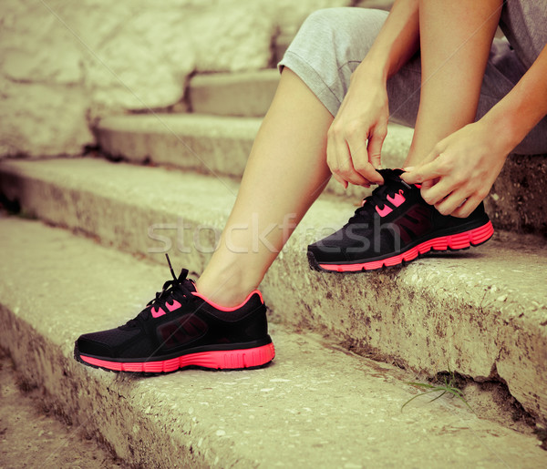 Mujer zapatillas listo correr atleta nina Foto stock © dashapetrenko