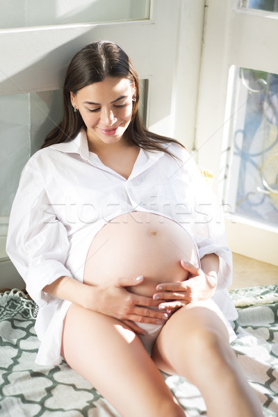 Foto stock: Mulher · grávida · sessão · cama · bebê · mãe