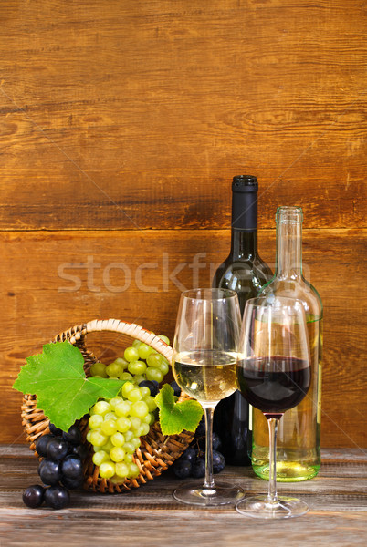 натюрморт красный белое вино бутылок корзины виноград Сток-фото © dashapetrenko