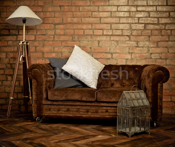 Wnętrza strych aksamitu sofa lampy budynku Zdjęcia stock © dashapetrenko