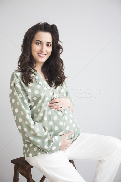 Retrato jóvenes sonriendo mujer embarazada bebé Foto stock © dashapetrenko