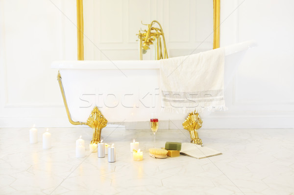 Zdjęcia stock: łazienka · świece · książki · szkła · szampana · kąpieli