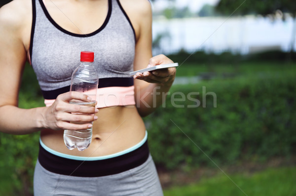 Fitness atleta mujer agua potable jóvenes Foto stock © dashapetrenko