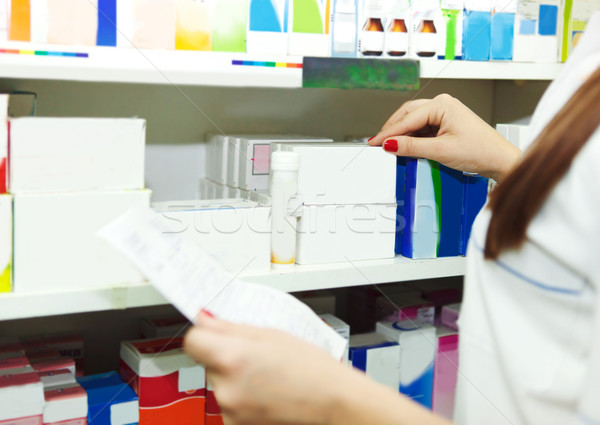 Farmacista chimico donna prescrizione farmacia Foto d'archivio © dashapetrenko