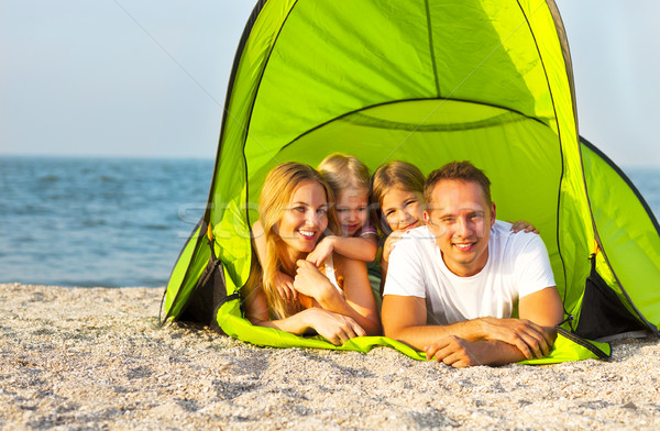 Glücklich jungen Familie camping Strand Sommerzeit Stock foto © dashapetrenko