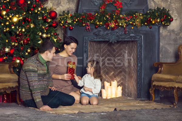 Weihnachten Familienbild home Urlaub Wohnzimmer dekoriert Stock foto © dashapetrenko