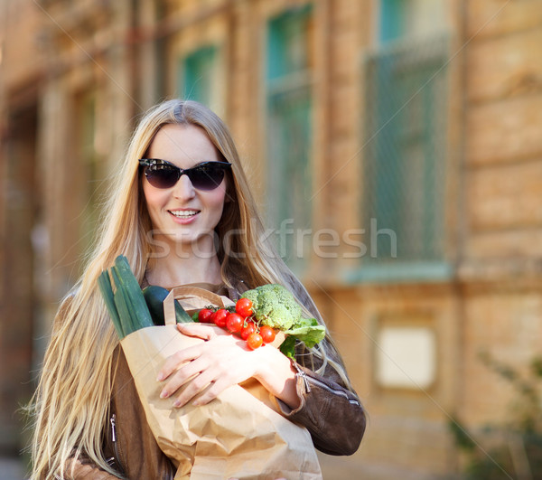 Stock fotó: Fiatal · nő · bevásárlószatyor · fiatal · boldog · nő · kint