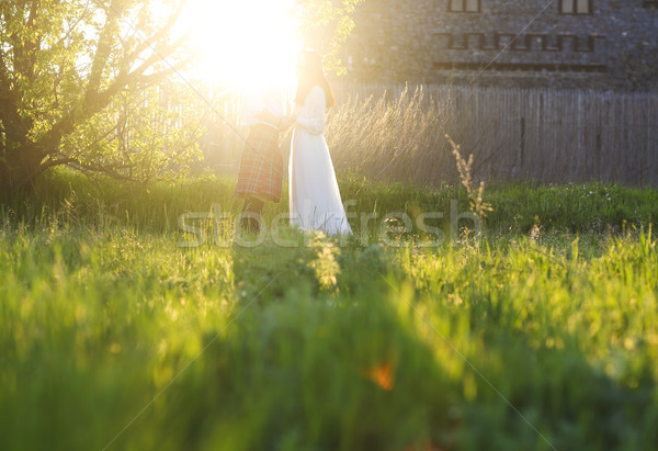 Jóvenes feliz Pareja junto mano puesta de sol Foto stock © dashapetrenko