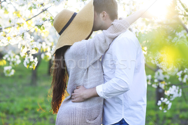 Coppia amore bacio primavera parco Foto d'archivio © dashapetrenko