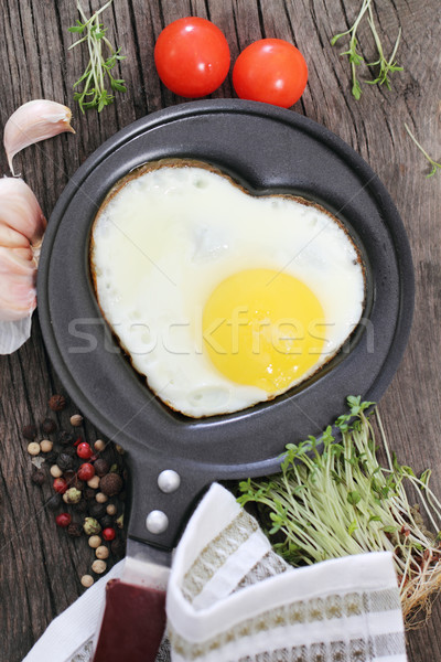 Spiegelei Frühstück Form Tomaten Knoblauch Pfeffer Stock foto © dashapetrenko