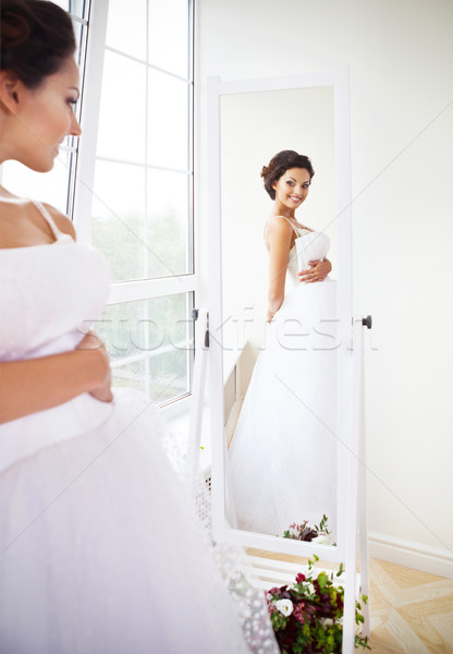 Foto stock: Jóvenes · hermosa · novia · vestido · tienda · flor