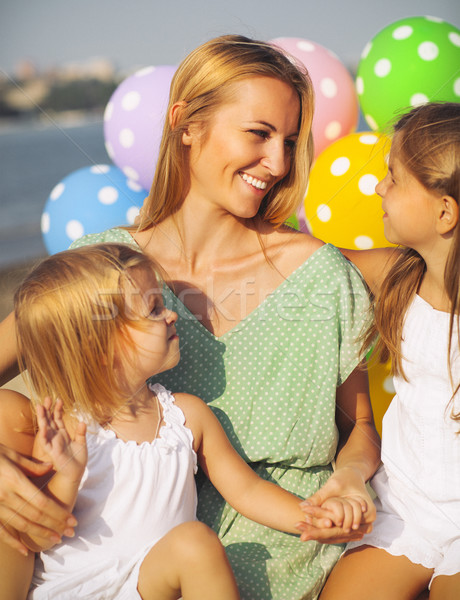 Stockfoto: Gelukkig · vrouw · weinig · strand · moeder · dag