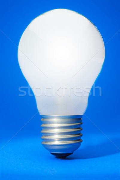 Glühlampe beleuchtet blau Studio Hintergrund elektrische Stock foto © david010167