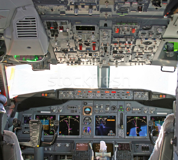 Pilótafülke modern repülőgép kapcsoló repülés repülőgép Stock fotó © dbvirago
