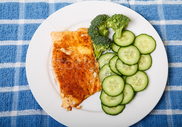 Salmone cetrioli alla griglia filetto Foto d'archivio © dbvirago