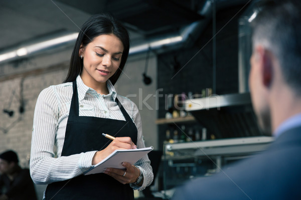 Kobiet kelner fartuch piśmie celu restauracji Zdjęcia stock © deandrobot
